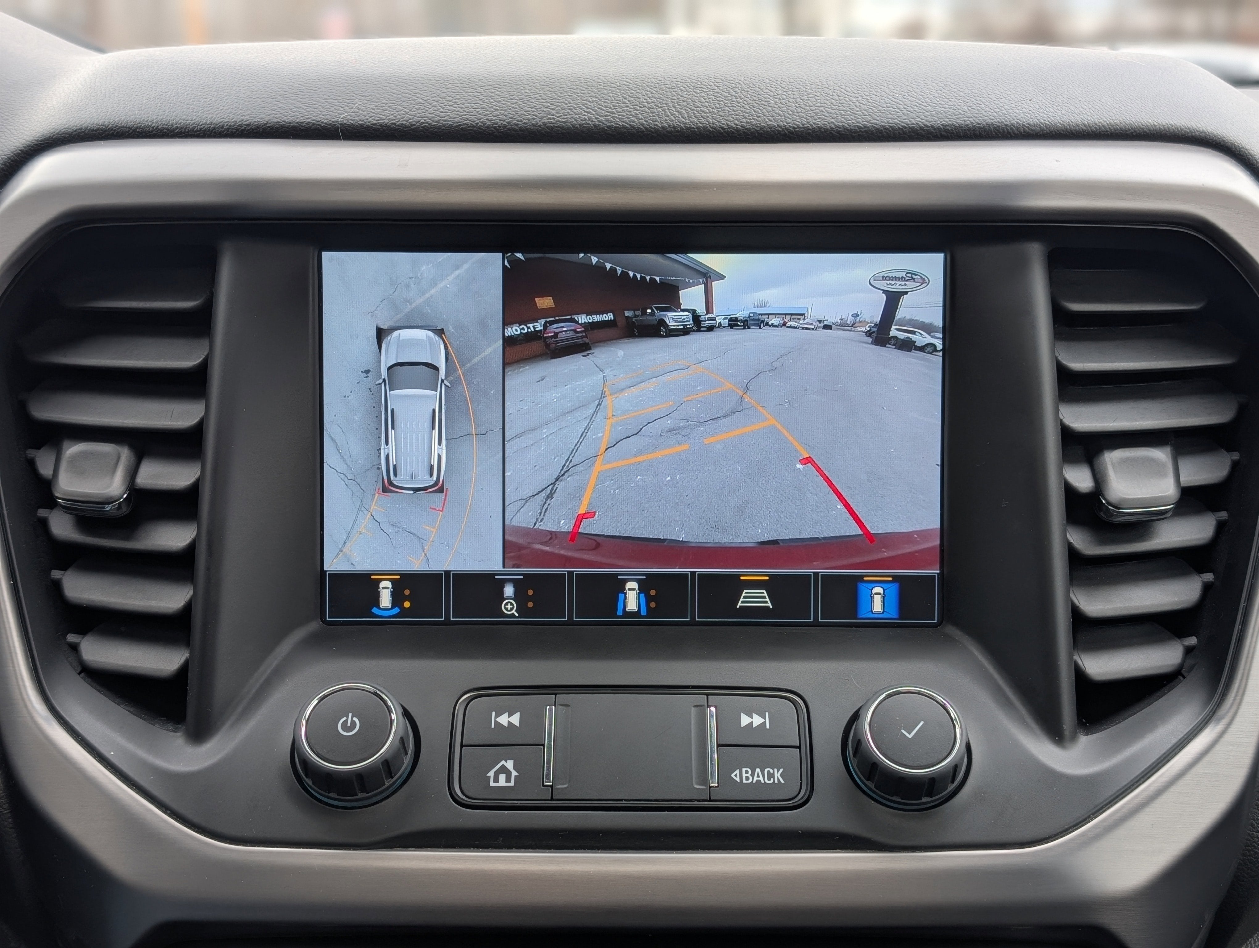 2023 GMC Acadia AT4