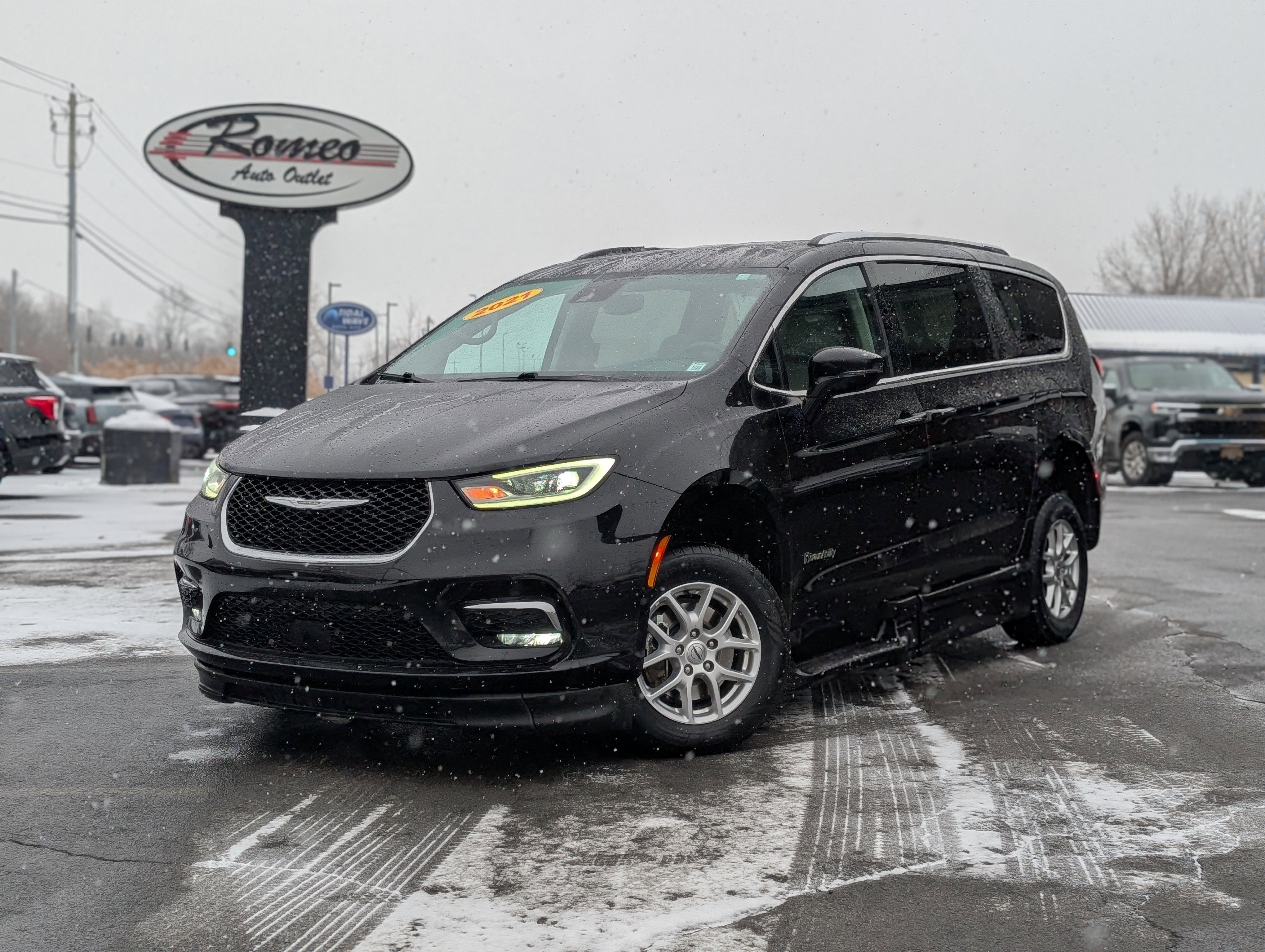 2021 Chrysler Pacifica Touring L Handicap Equipped