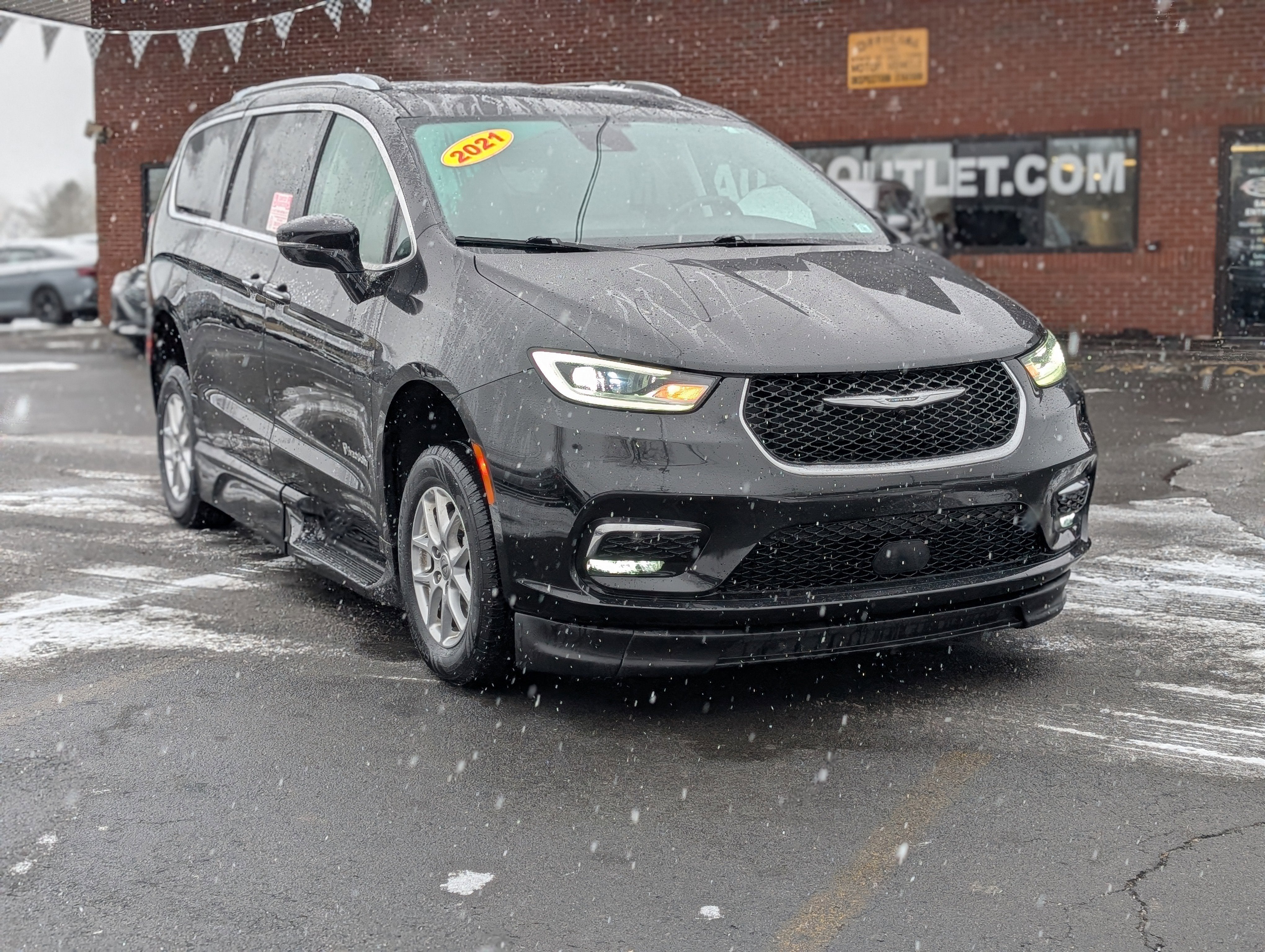 2021 Chrysler Pacifica Touring L Handicap Equipped