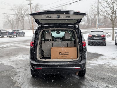 2021 Chrysler Pacifica Touring L Handicap Equipped