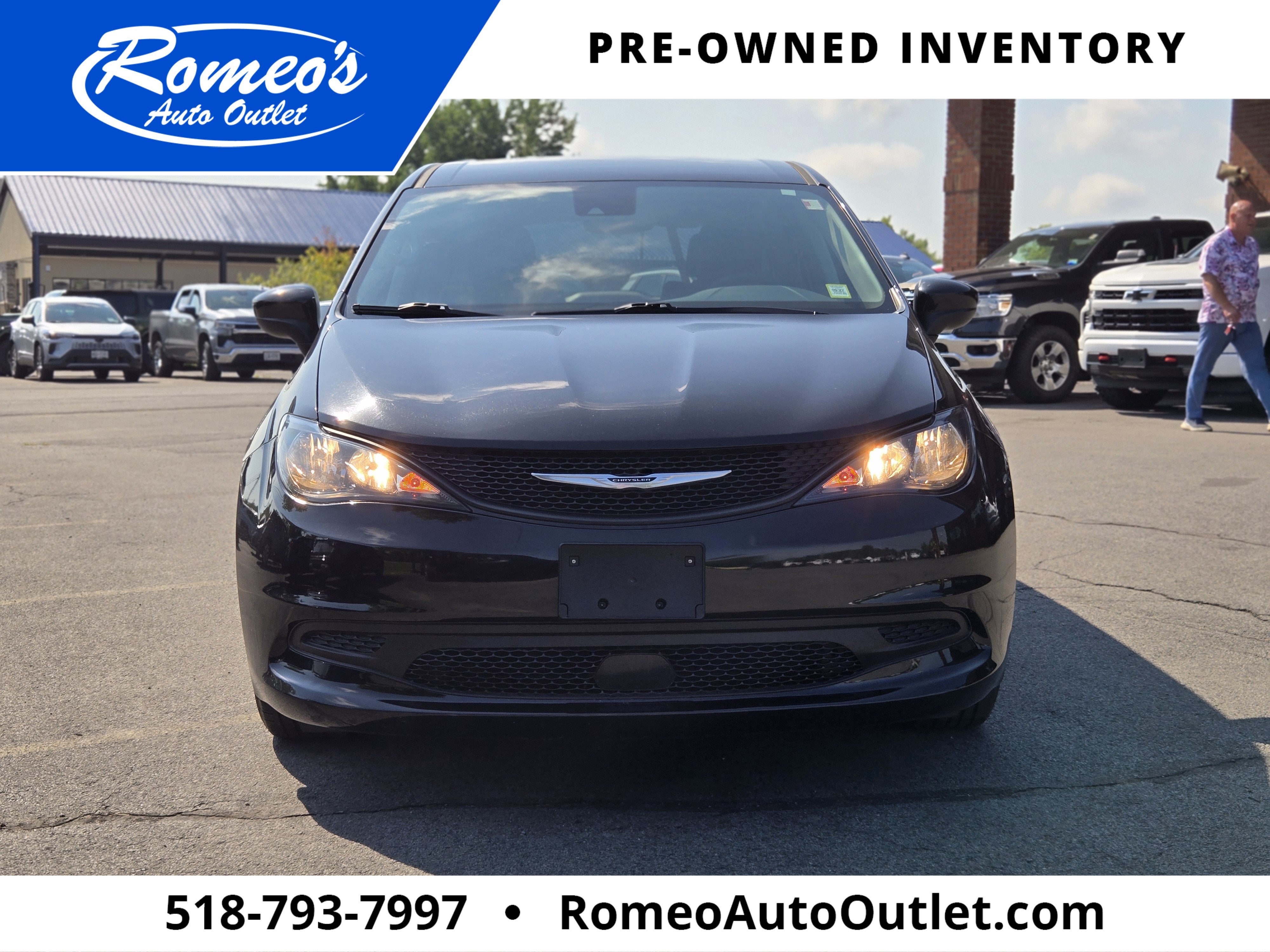 2023 Chrysler Voyager LX