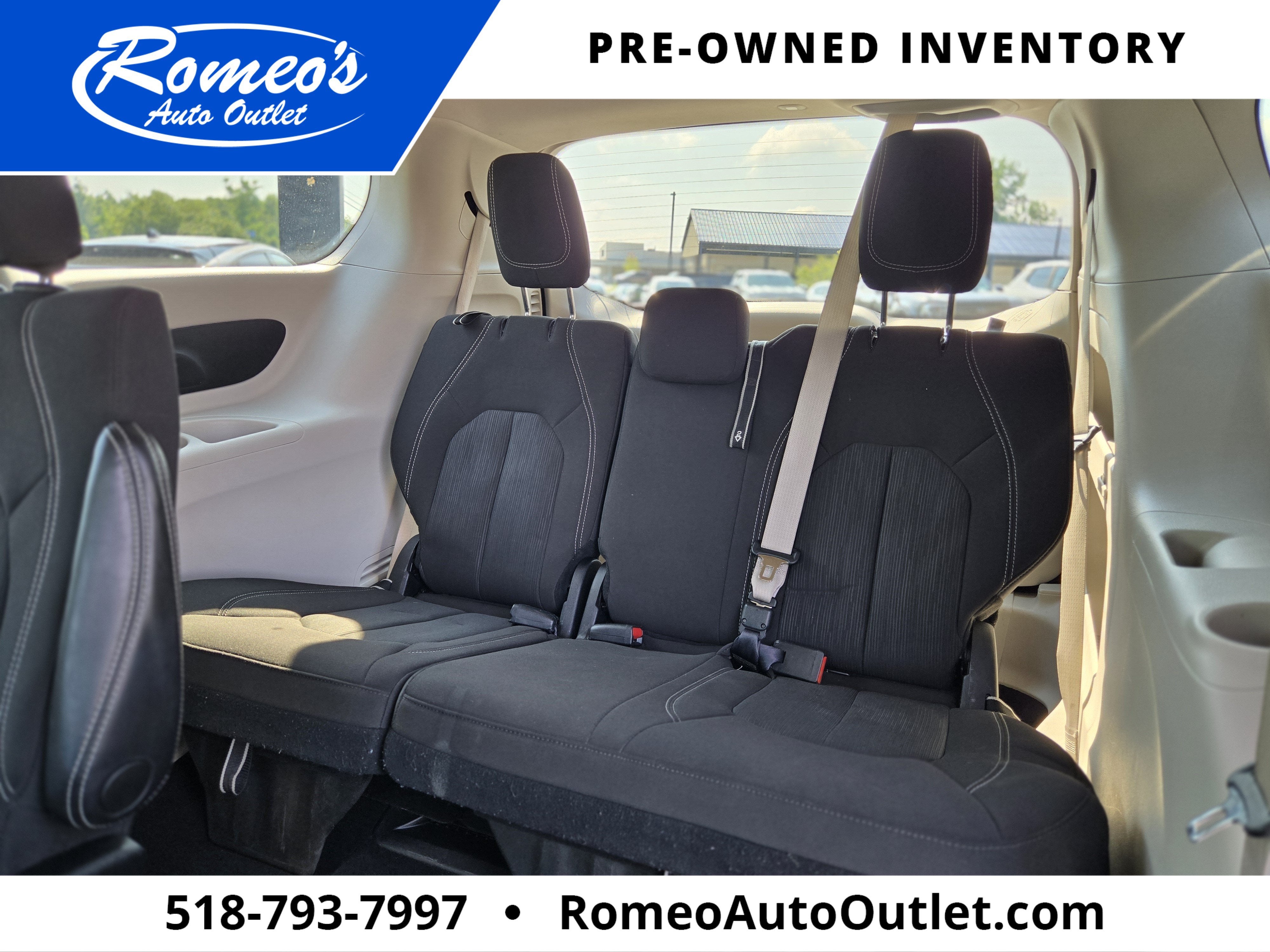 2023 Chrysler Voyager LX