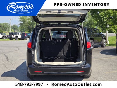 2023 Chrysler Voyager LX