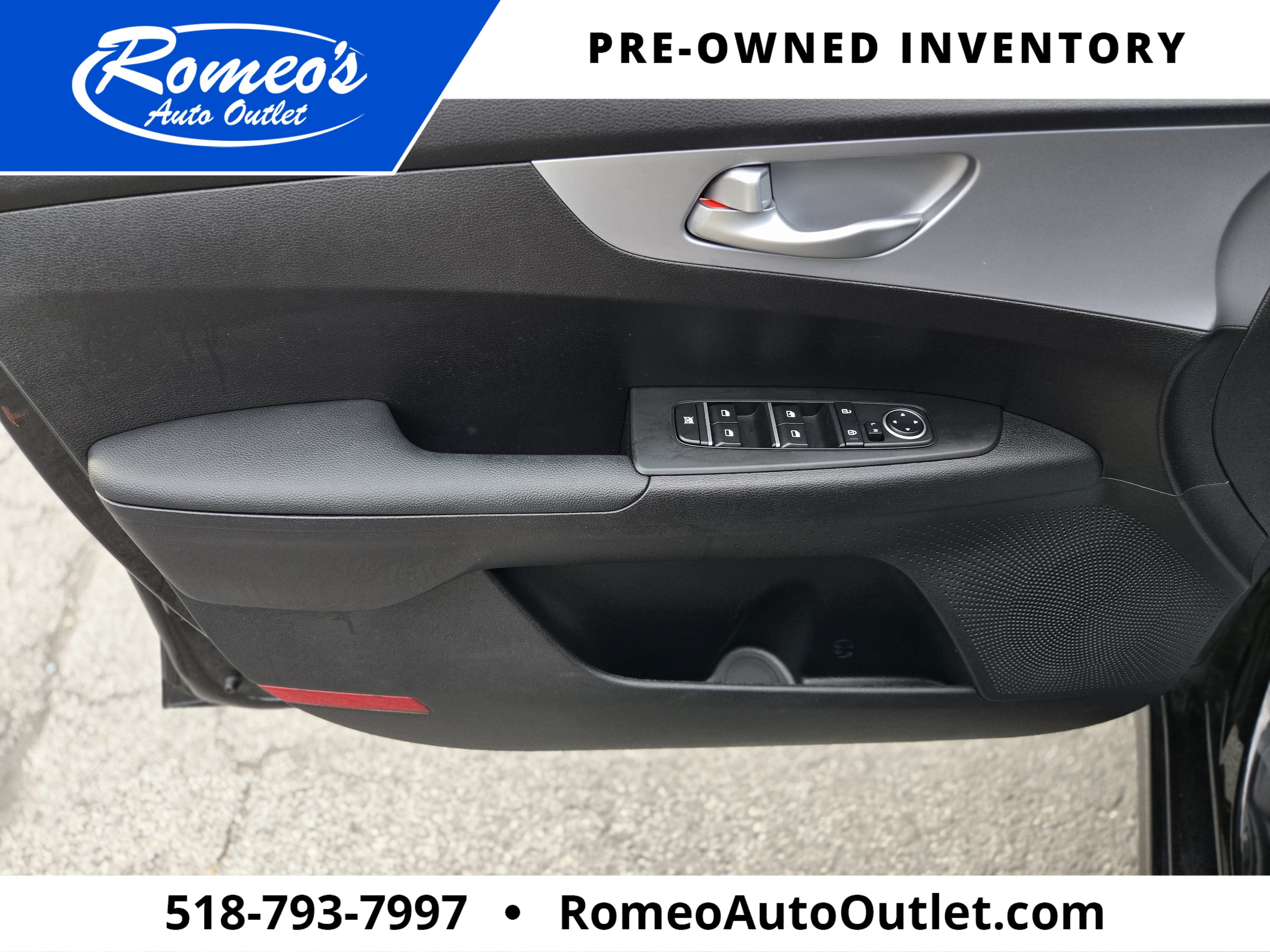 2023 Kia Forte LXS - Photo 22