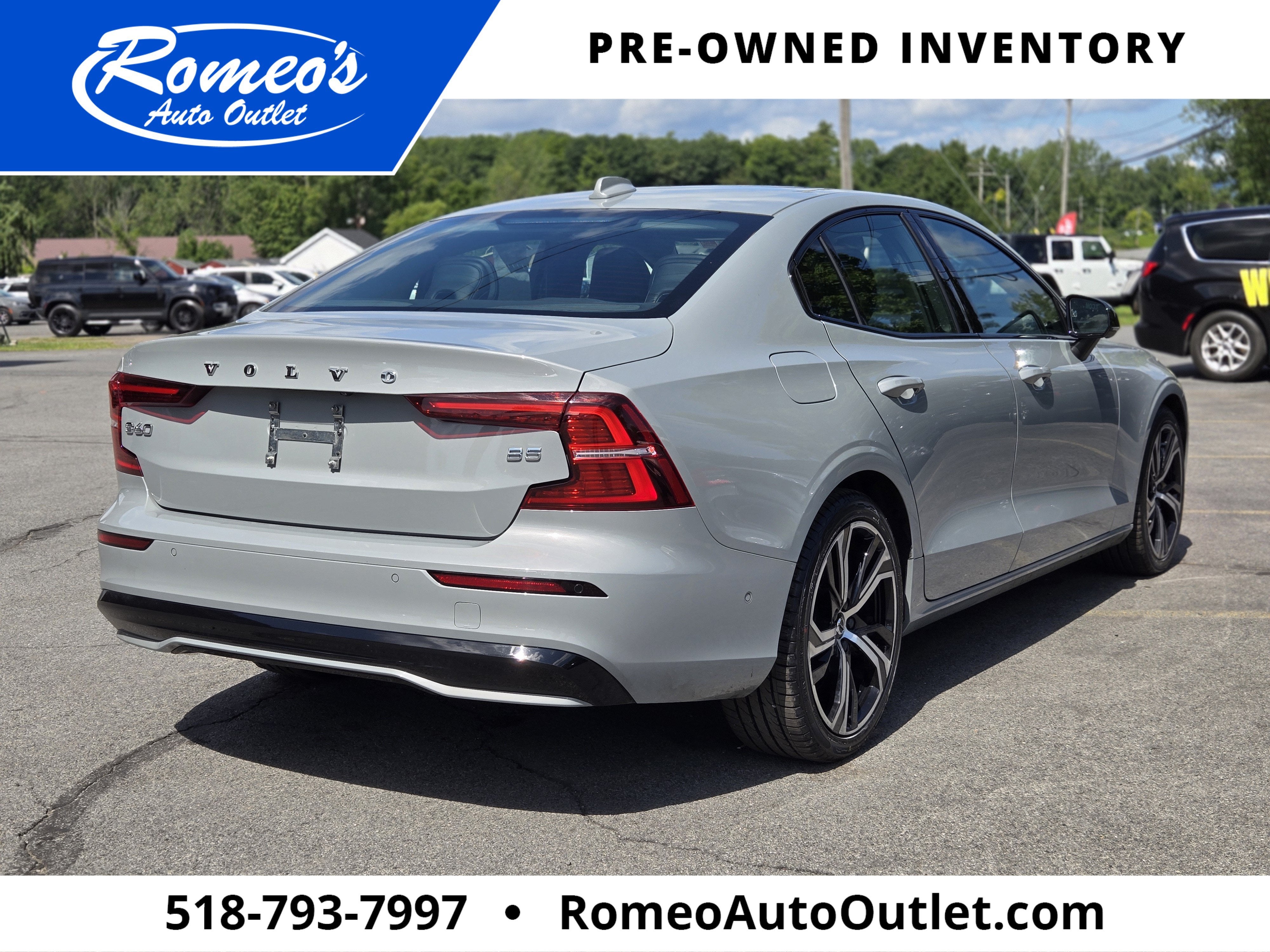 2024 Volvo S60 B5 Plus Dark Theme