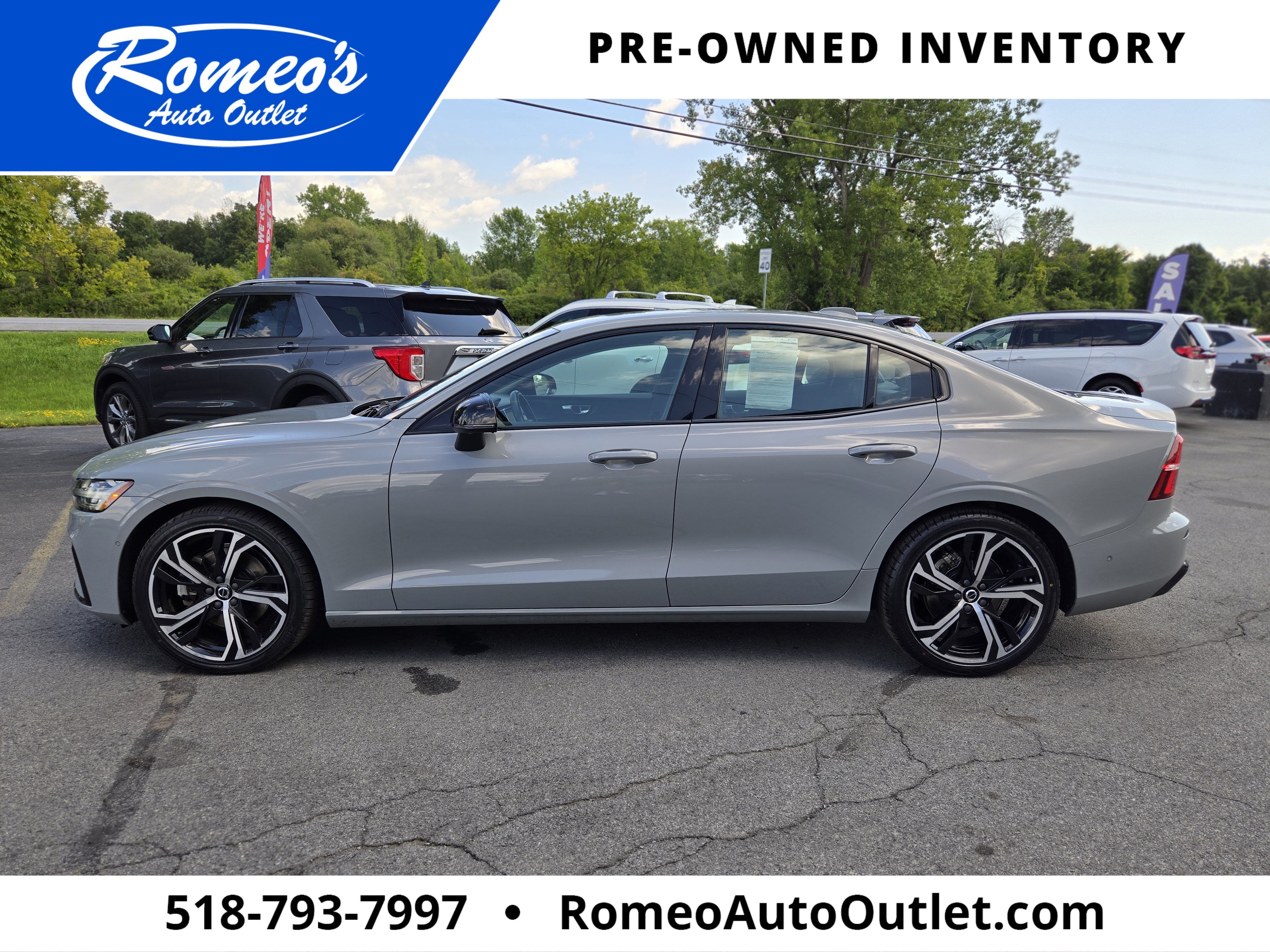 2024 Volvo S60 B5 Plus Dark Theme