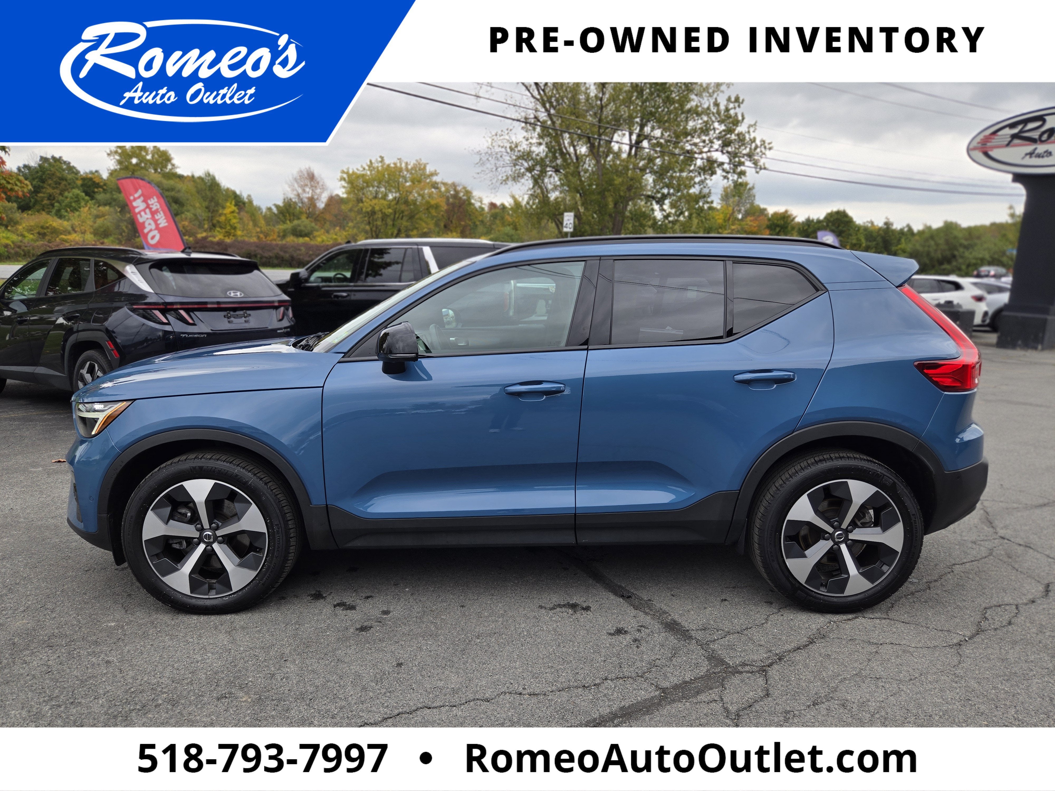 2025 Volvo XC40 B5 Plus Dark Theme