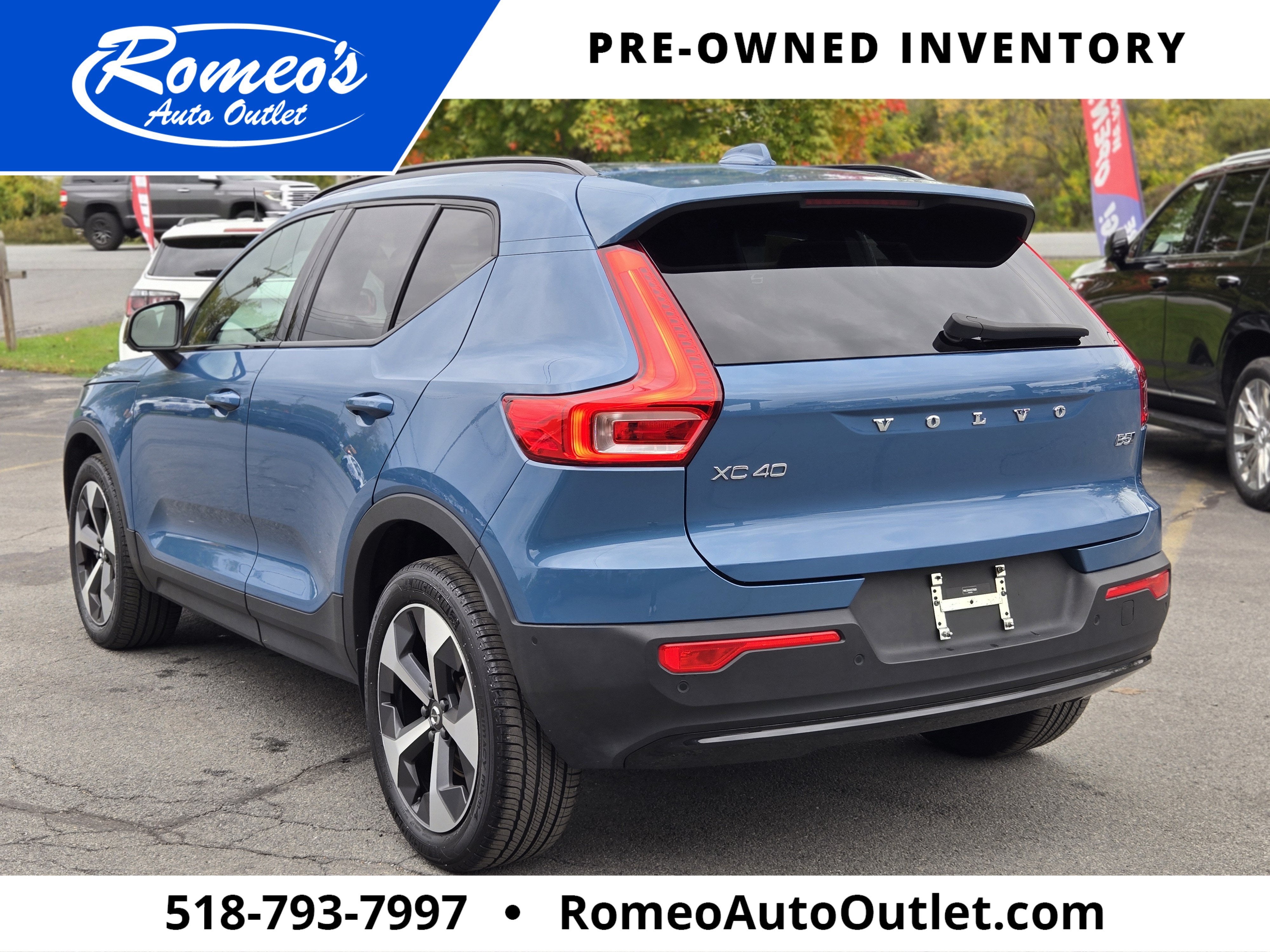 2025 Volvo XC40 B5 Plus Dark Theme