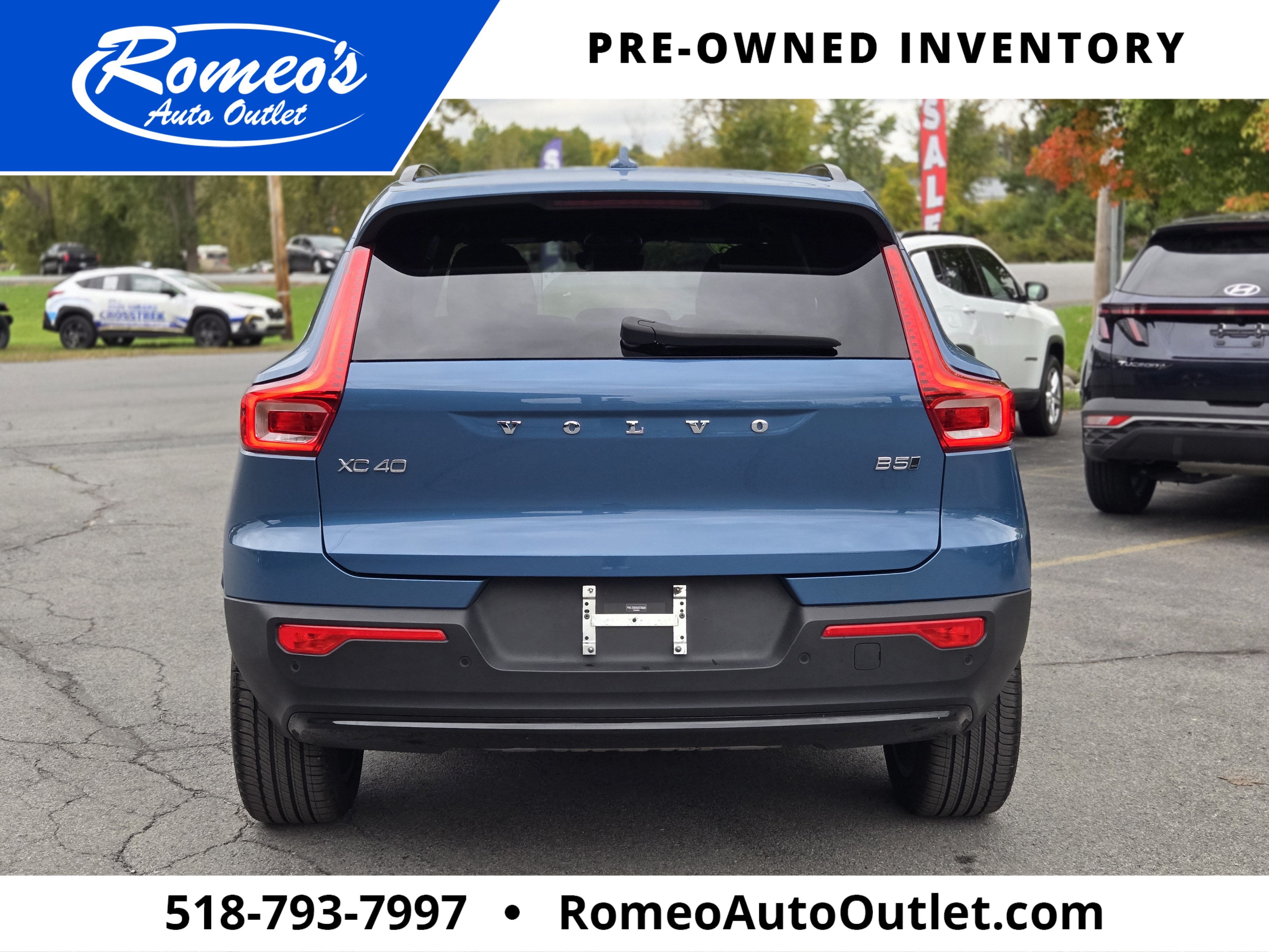 2025 Volvo XC40 B5 Plus Dark Theme