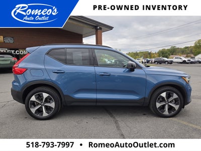2025 Volvo XC40 B5 Plus Dark Theme