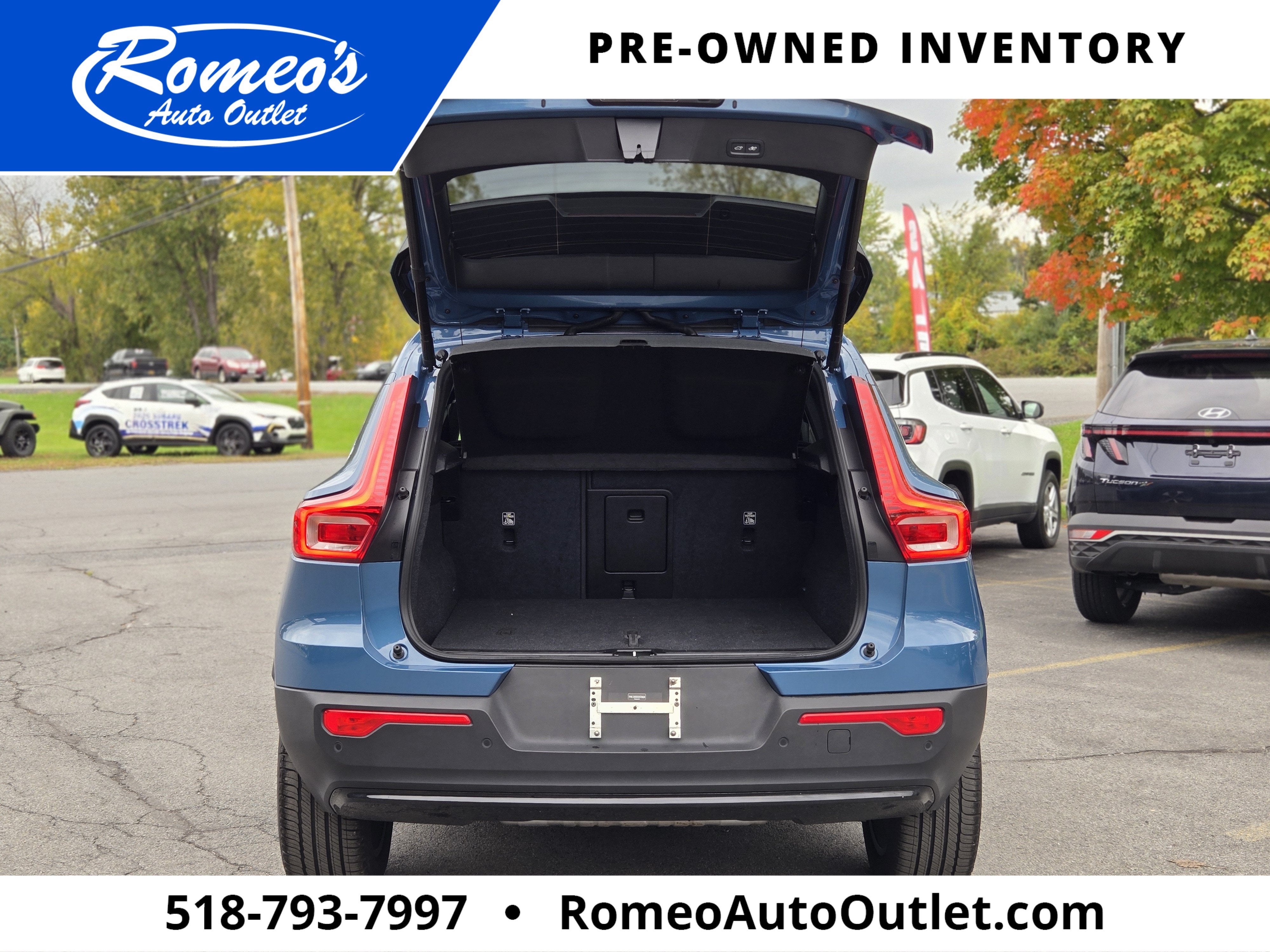 2025 Volvo XC40 B5 Plus Dark Theme