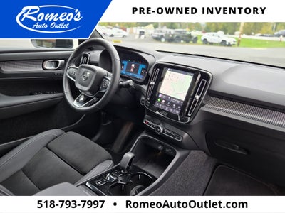 2025 Volvo XC40 B5 Plus Dark Theme