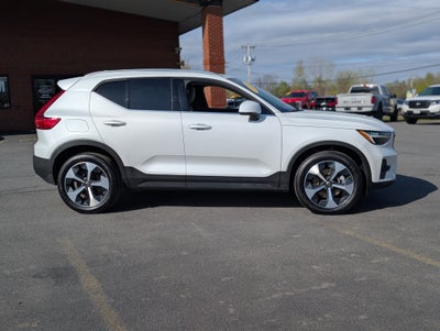 2024 Volvo XC40 B5 Plus Bright Theme