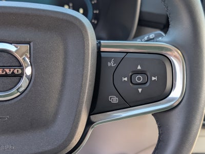 2024 Volvo XC40 B5 Plus Bright Theme