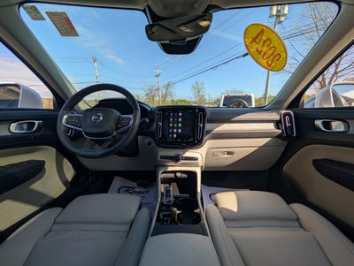 2024 Volvo XC40 B5 Plus Bright Theme