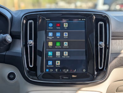 2024 Volvo XC40 B5 Plus Bright Theme