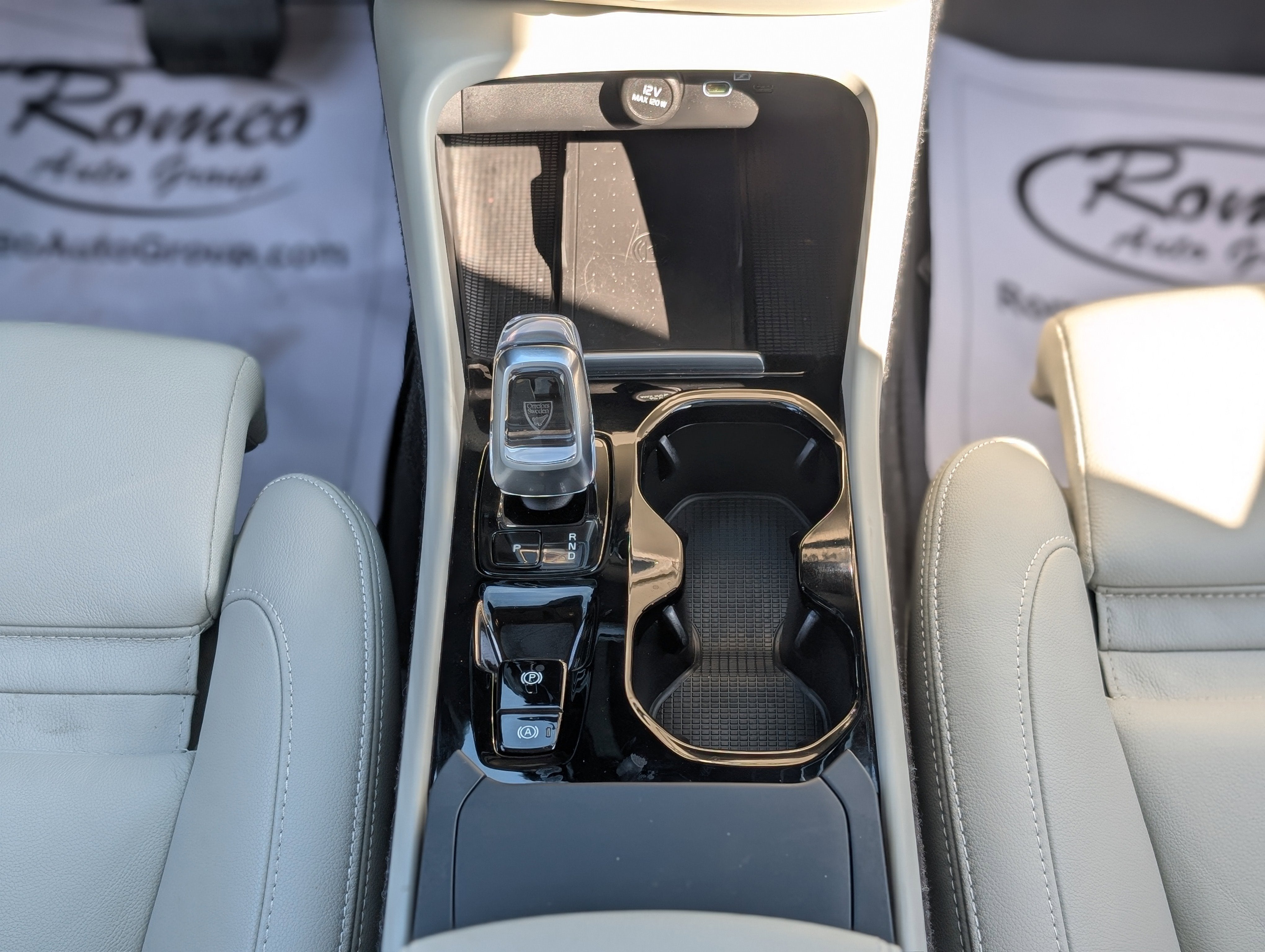 2024 Volvo XC40 B5 Plus Bright Theme