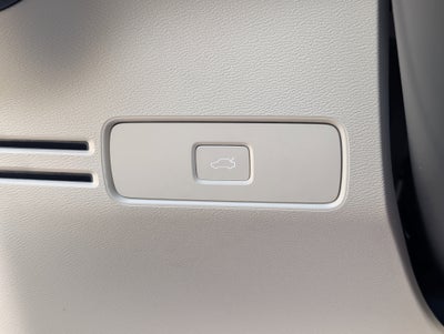 2024 Volvo XC40 B5 Plus Bright Theme