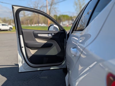 2024 Volvo XC40 B5 Plus Bright Theme