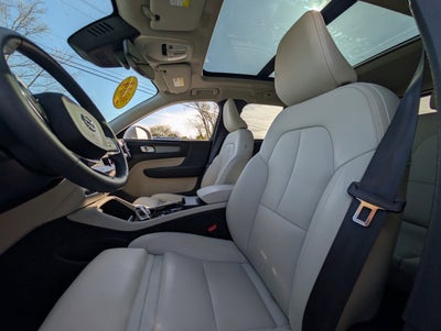 2024 Volvo XC40 B5 Plus Bright Theme