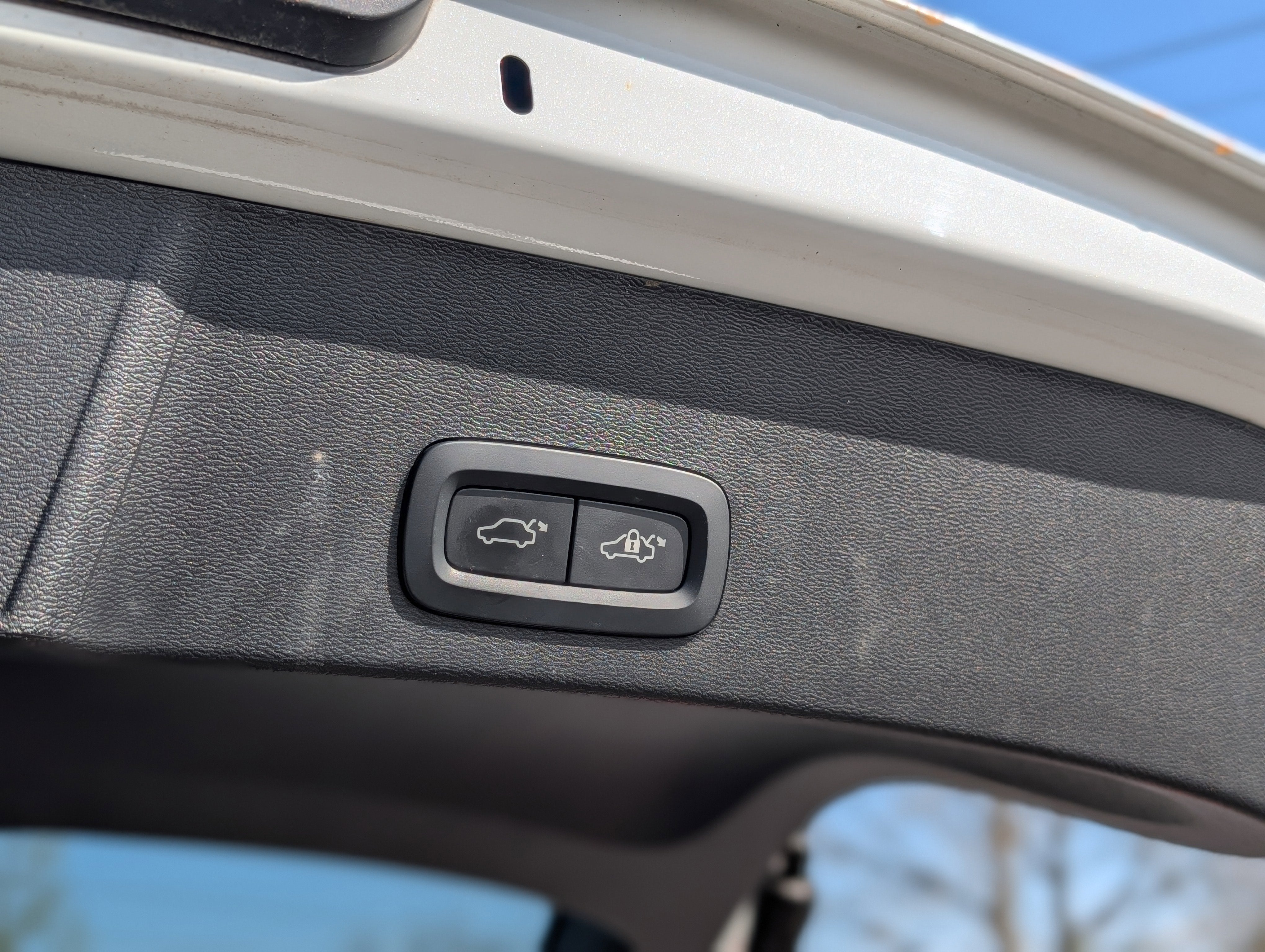 2024 Volvo XC40 B5 Plus Bright Theme