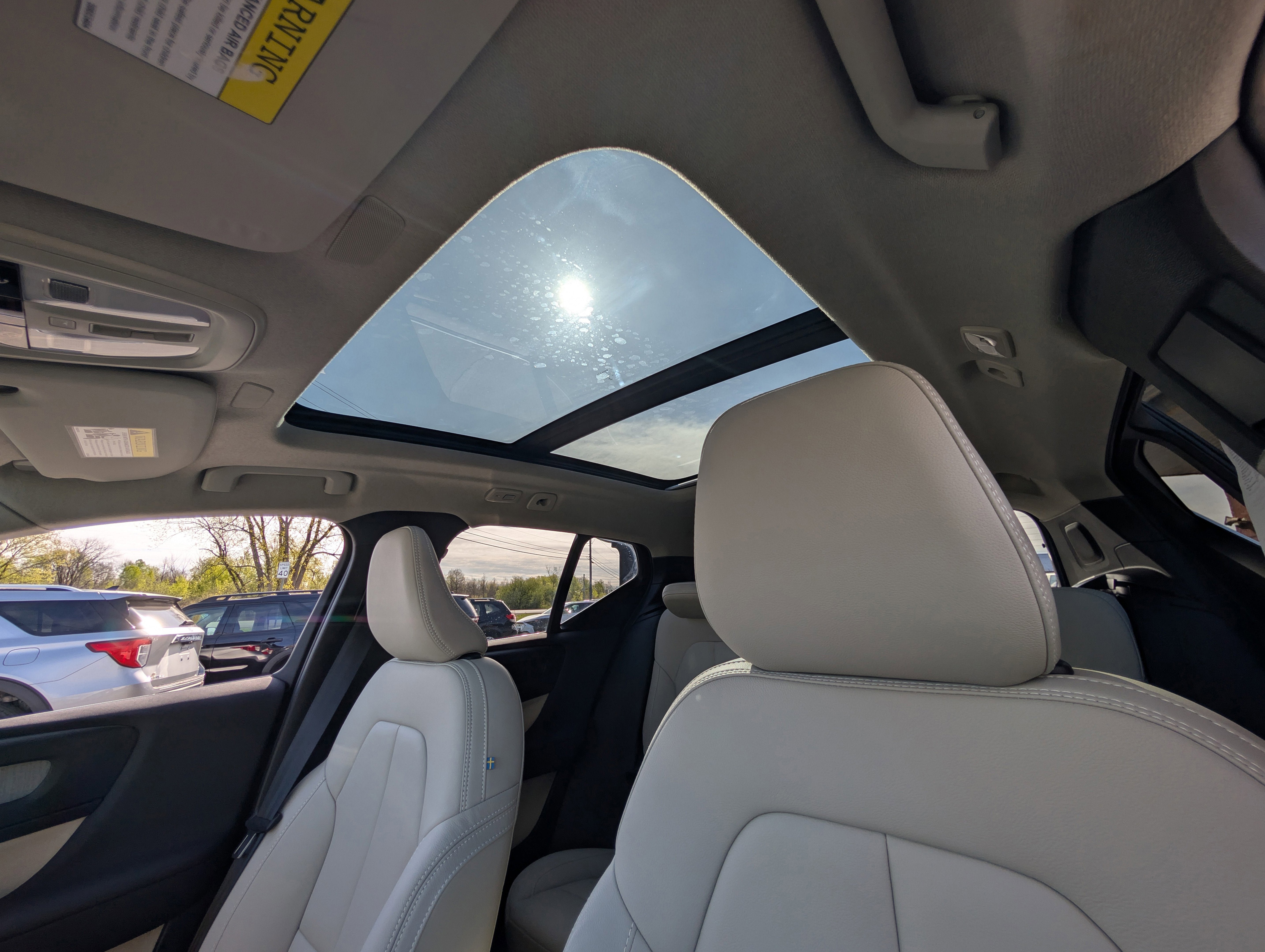 2024 Volvo XC40 B5 Plus Bright Theme